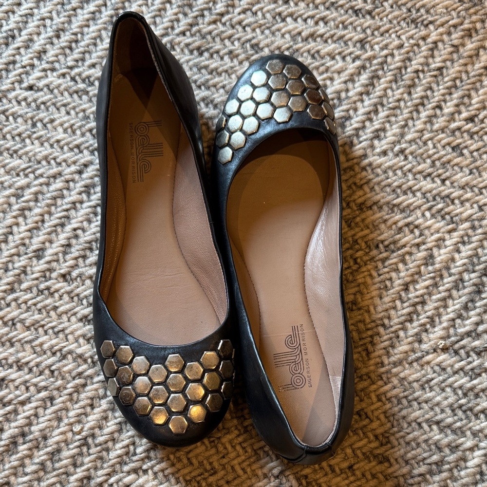 Belle / Sigerson Morrison Women's Flats in Black and silver Hexagon Design